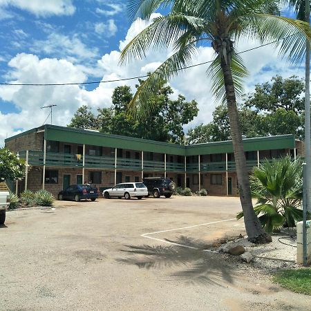 Palm Court Backpackers Hostel Katherine Exterior photo