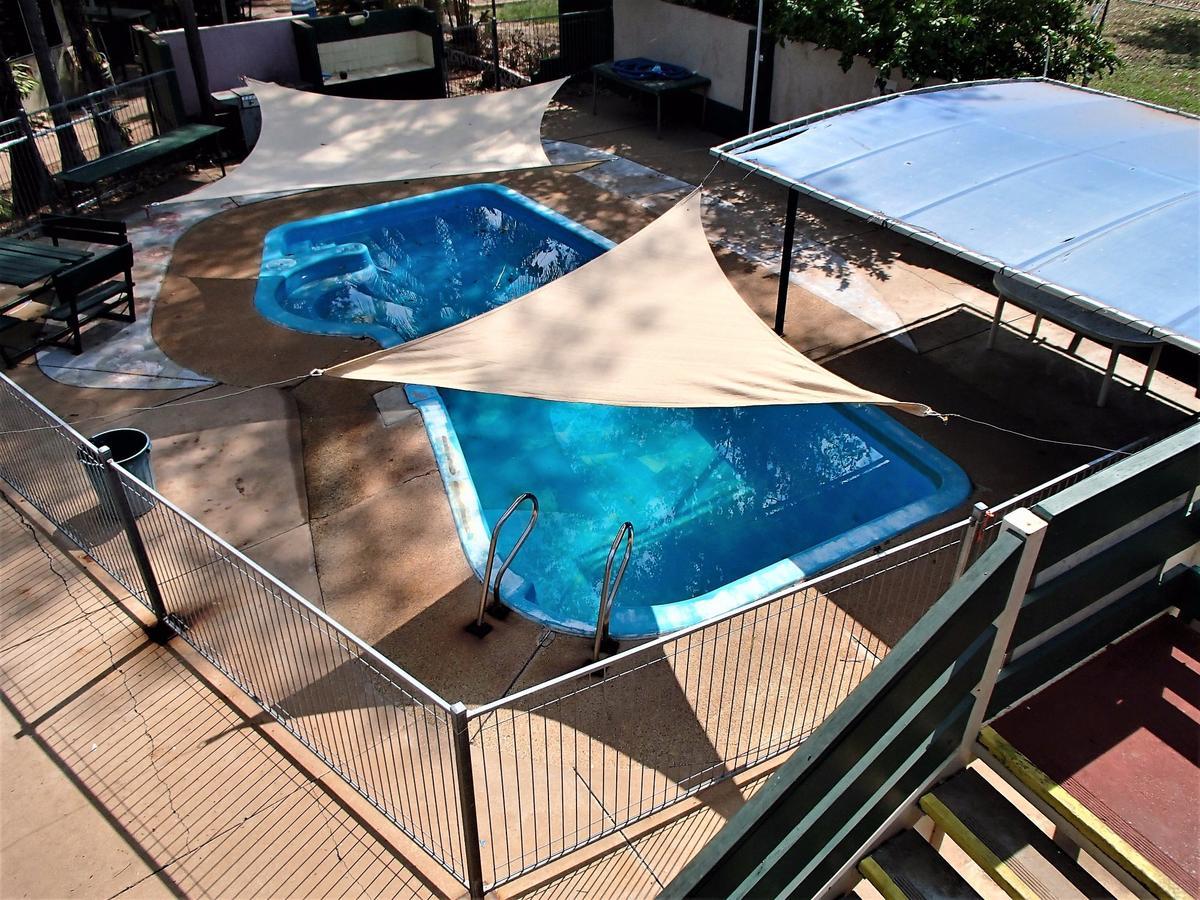Palm Court Backpackers Hostel Katherine Exterior photo