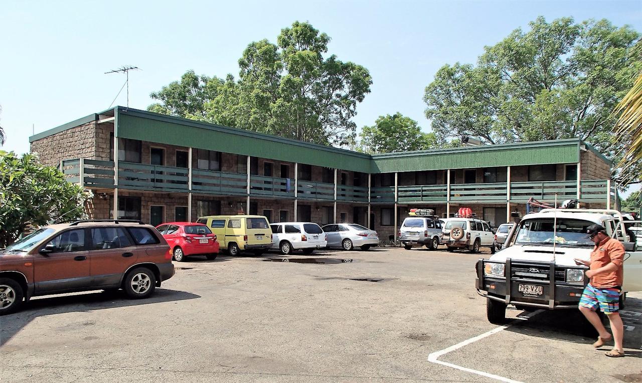 Palm Court Backpackers Hostel Katherine Exterior photo