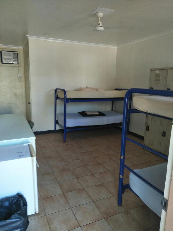 Palm Court Backpackers Hostel Katherine Exterior photo