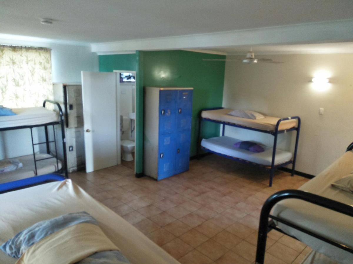 Palm Court Backpackers Hostel Katherine Exterior photo