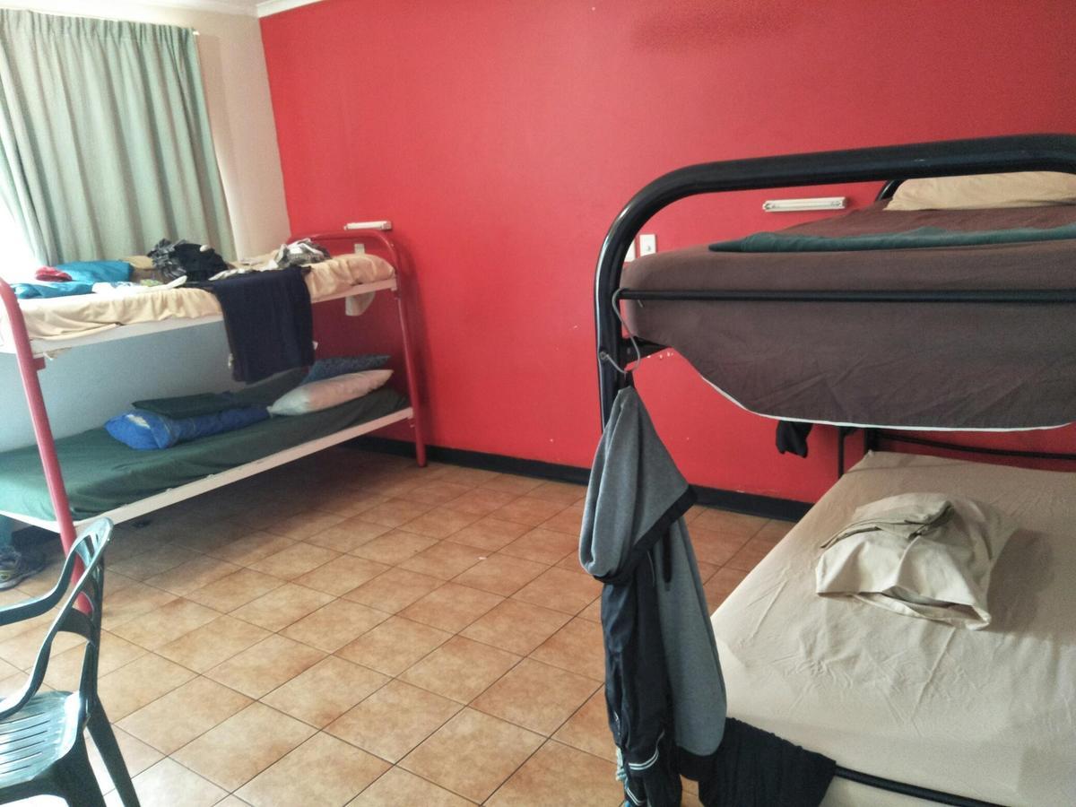 Palm Court Backpackers Hostel Katherine Exterior photo
