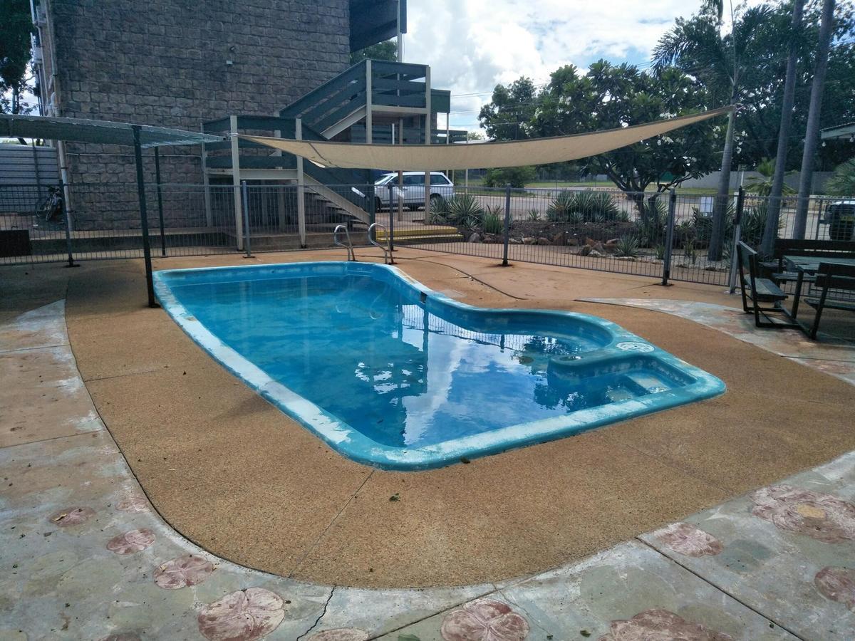 Palm Court Backpackers Hostel Katherine Exterior photo