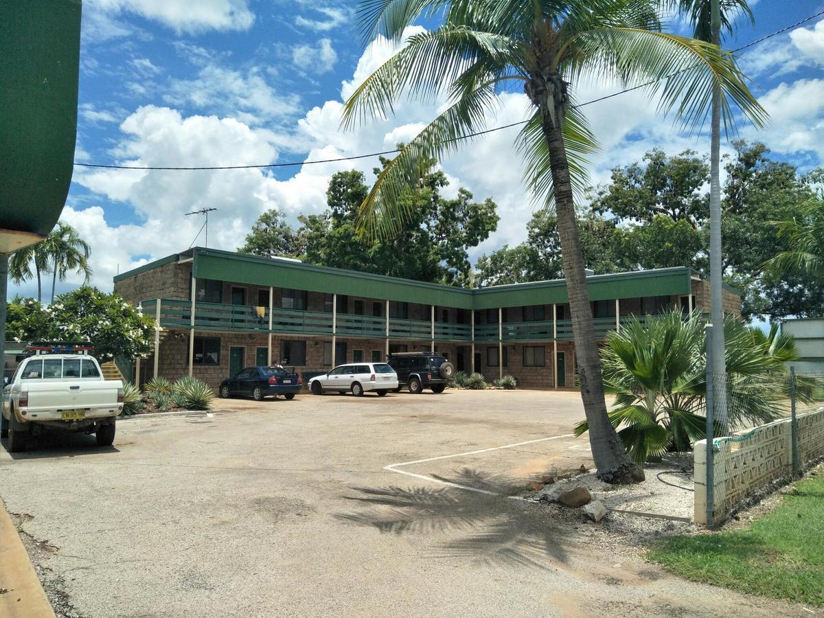 Palm Court Backpackers Hostel Katherine Exterior photo