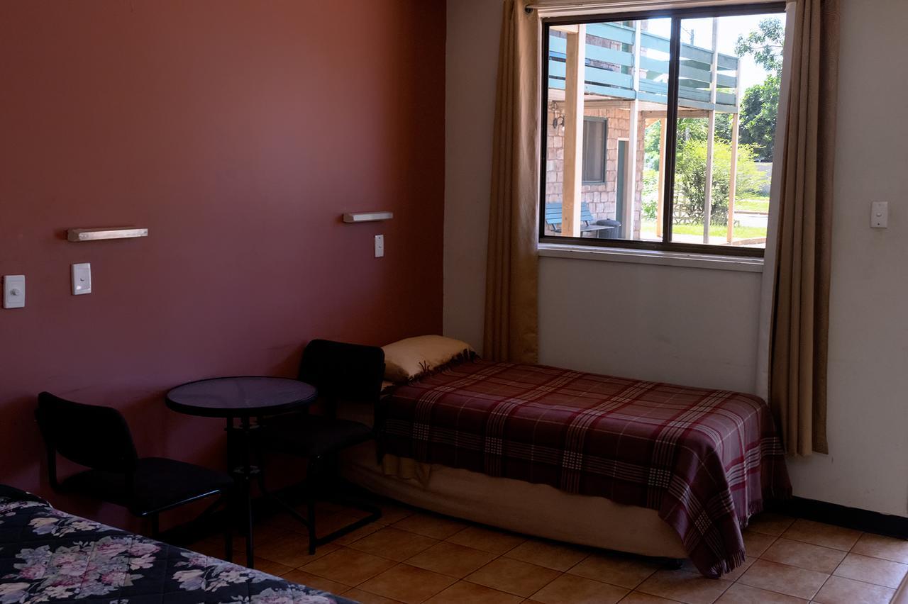 Palm Court Backpackers Hostel Katherine Exterior photo
