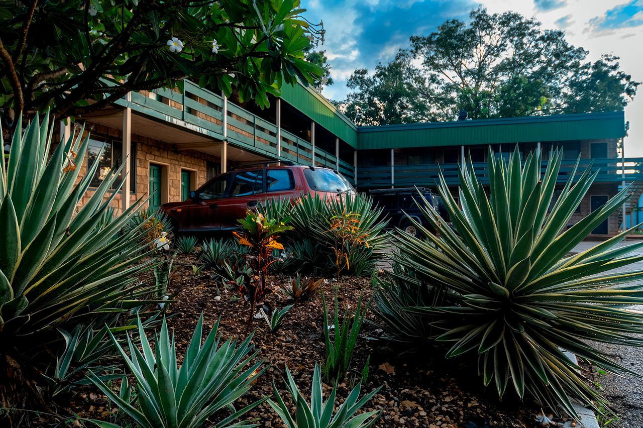 Palm Court Backpackers Hostel Katherine Exterior photo