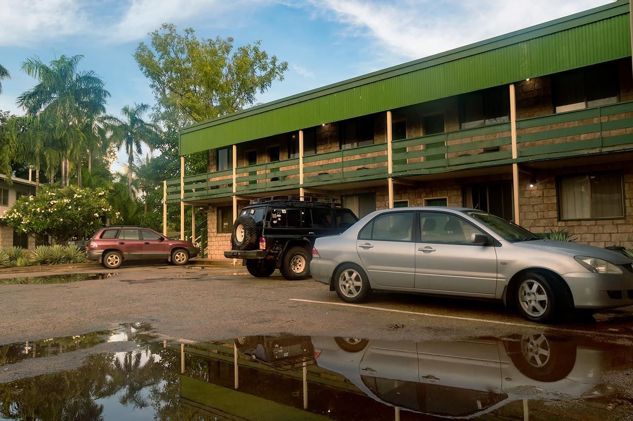 Palm Court Backpackers Hostel Katherine Exterior photo